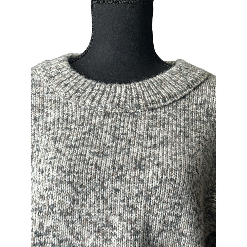 Universal Thread Gray Ruffle Sweater Size Large - Picture 2 of 6